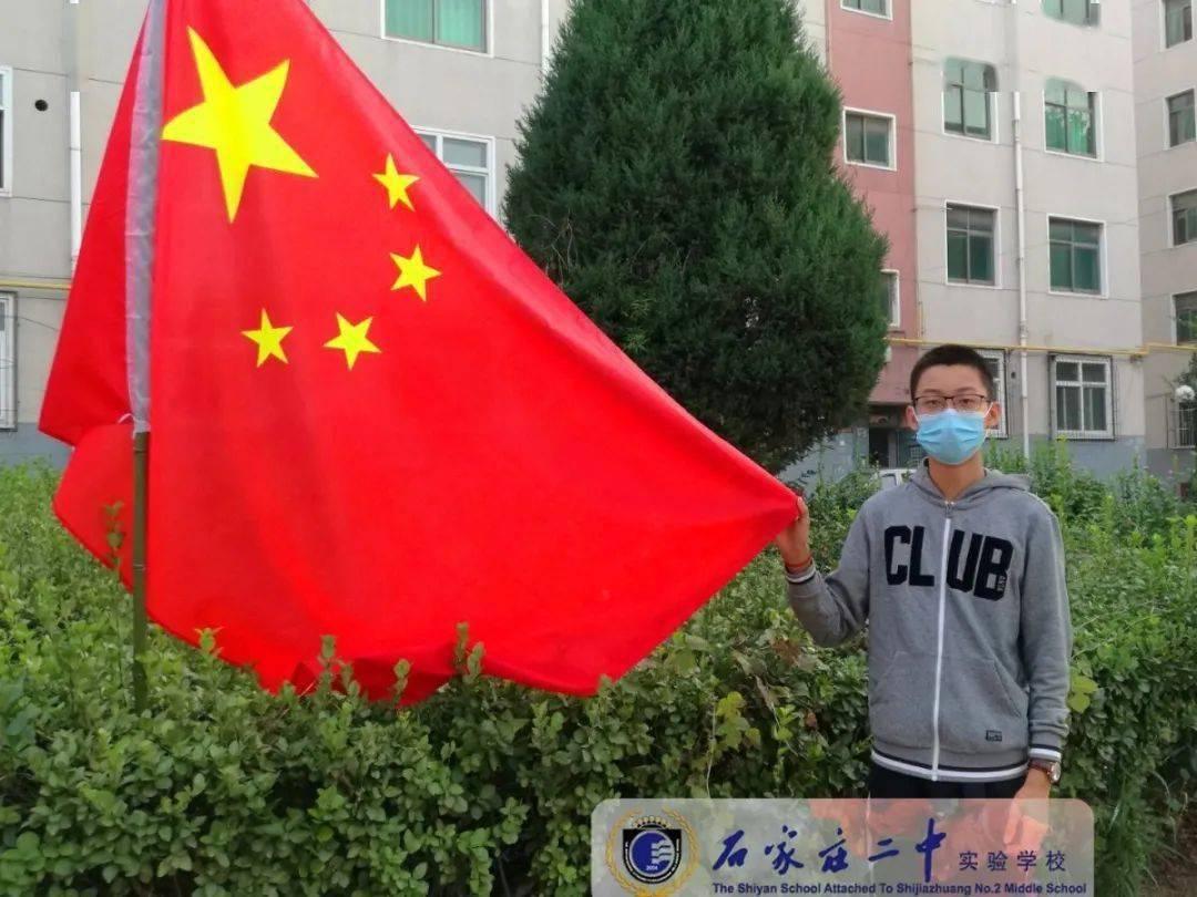 王鹤棣出发新加坡，海外人气高涨