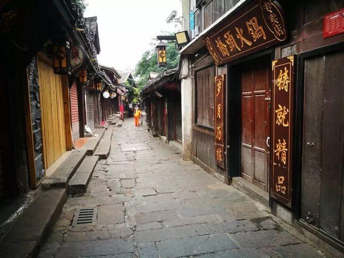 体内出现血栓时,身体会出现这5个症状表现,别不当回事!